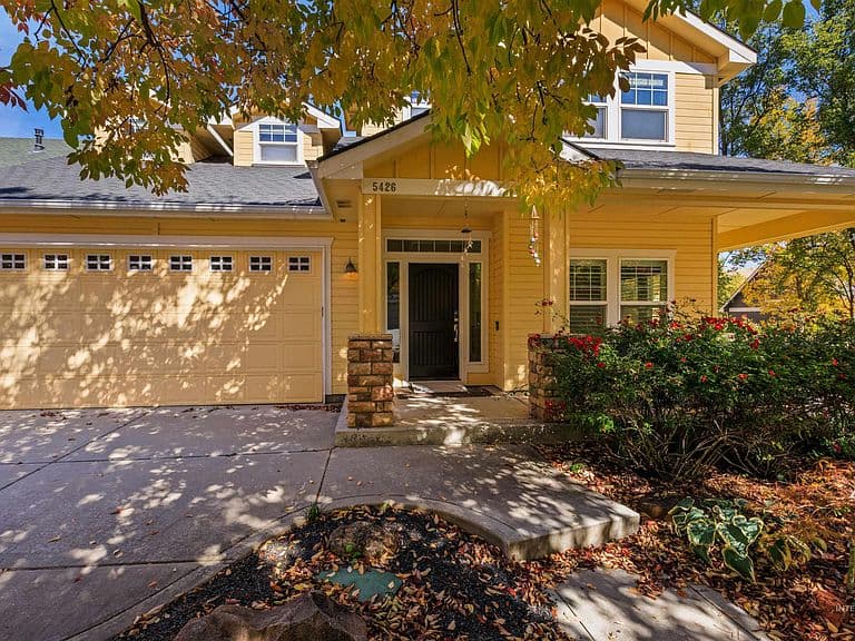 5426 W School Ridge Rd photo 1