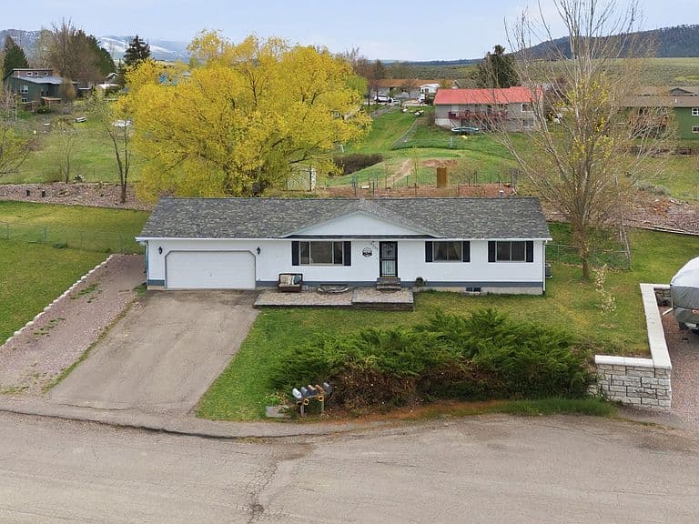 9225 Grouse Dr photo 4