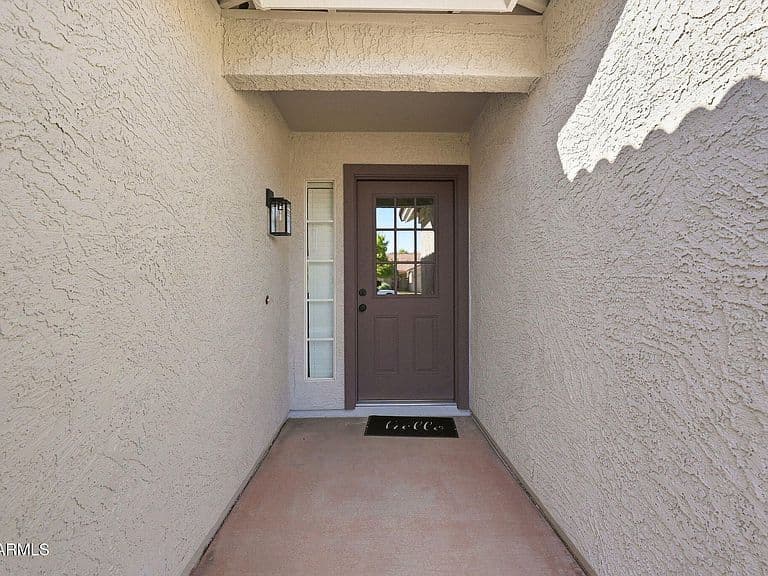 506 W AMOROSO Drive photo 3