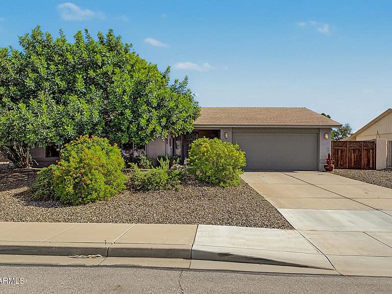 2109 N TAMARISK Street photo 3