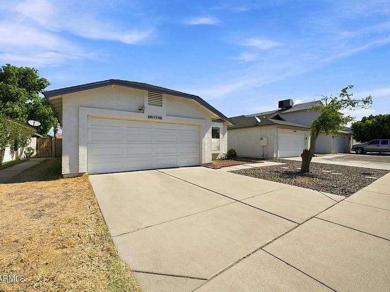 8734 W INDIANOLA Avenue photo 2