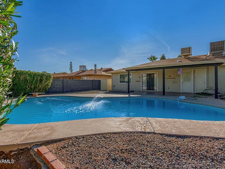 682 W GAIL Drive photo 1