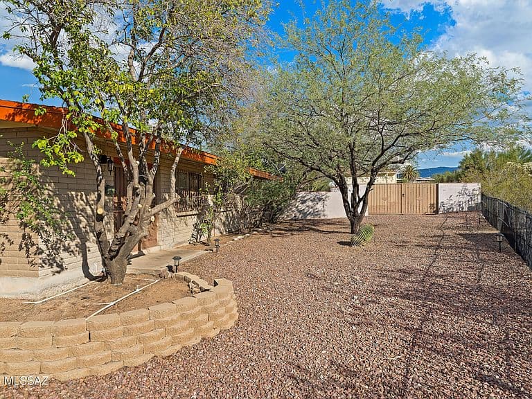 10680 E Camino Tesote Pl photo 3