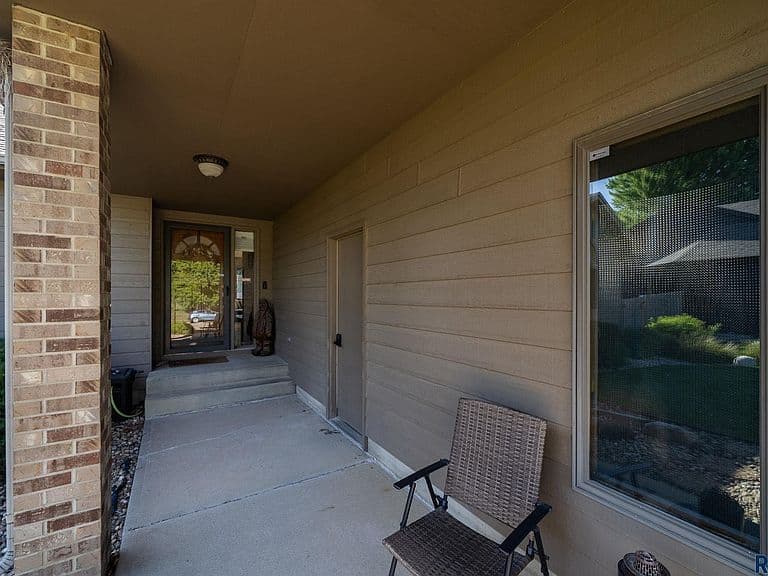 4801 S Lewis Ave photo 3
