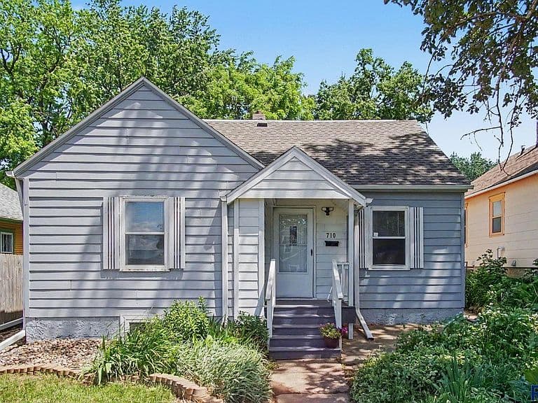710 N Terrace Pl photo 1