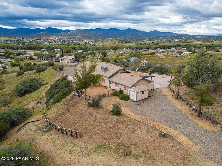 2125 S Foothill Dr photo 3