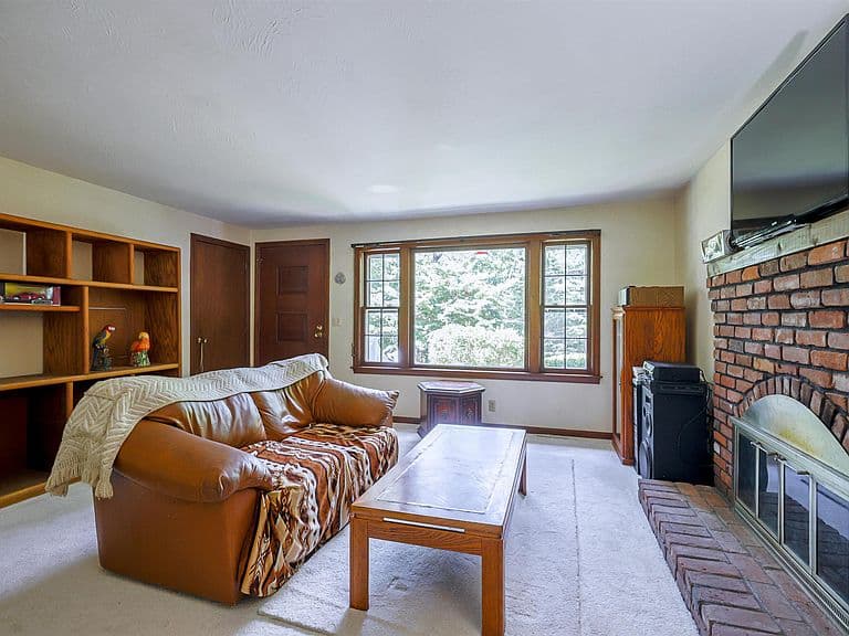 19 Comstock Drive photo 4