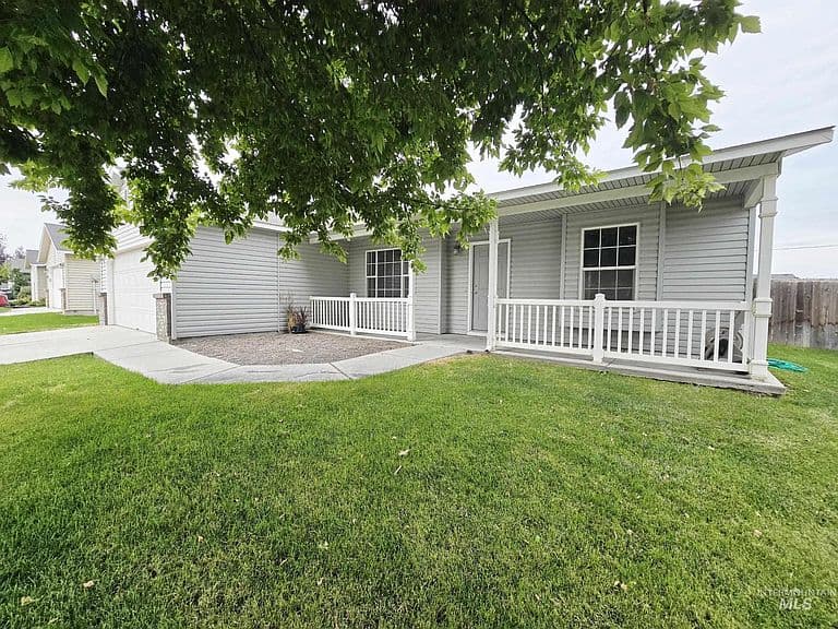 2111 N Sparrow Hawk Ave photo 2