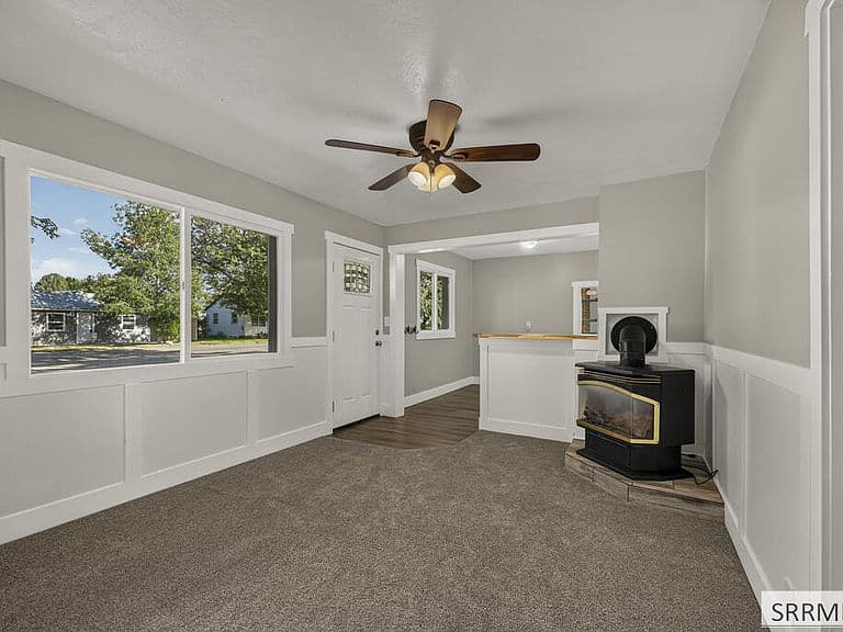 657 1st W photo 2