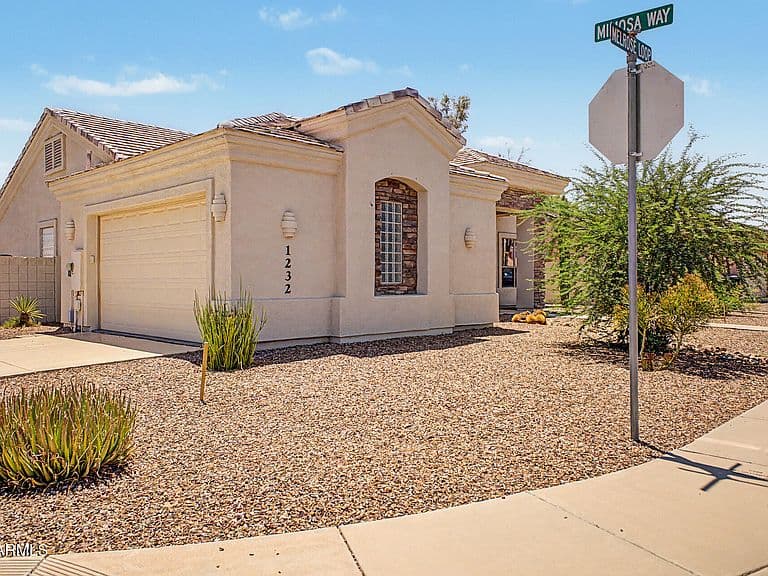 1232 E MELROSE Loop photo 3