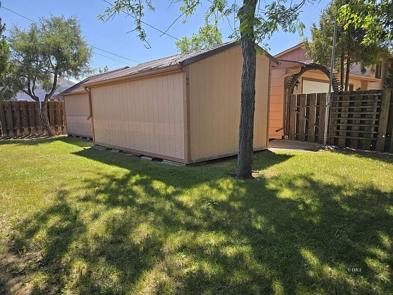 404 N Earling Ave photo 5
