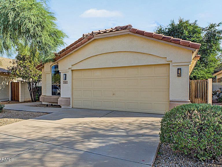533 E KYLE Court photo 1