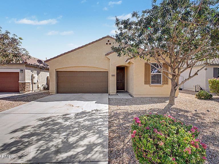 11773 W CHASE Lane photo 1