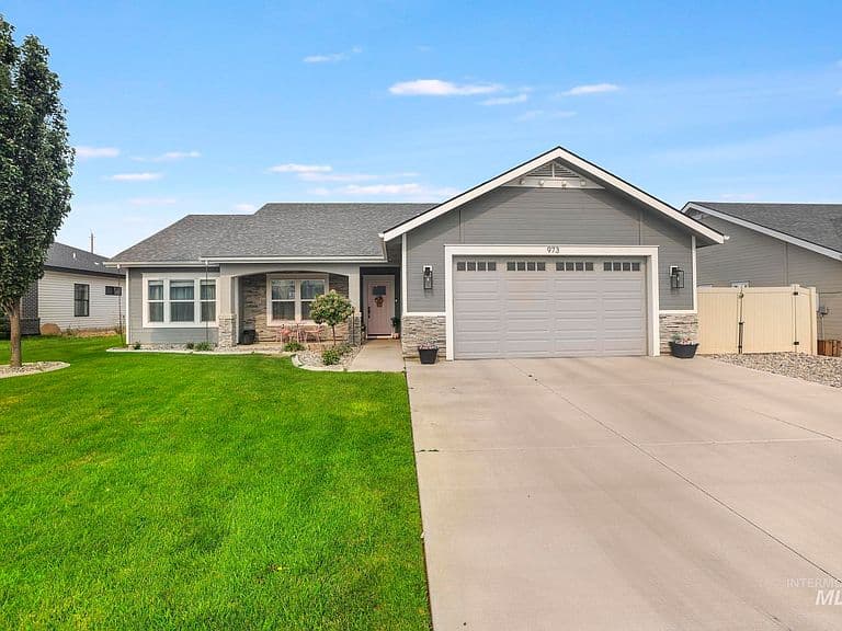 973 Birchton Loop photo 1