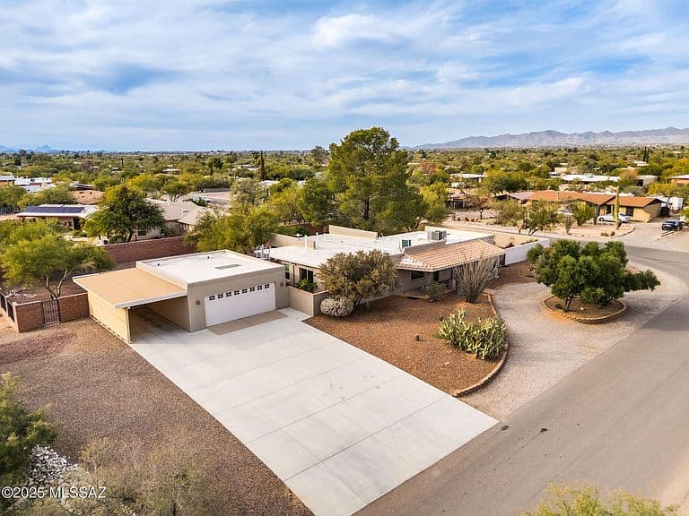 835 W Calle Dadivoso photo 2