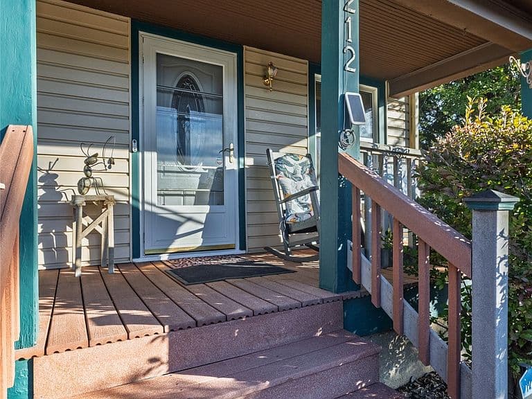 212 E Riggs St photo 5
