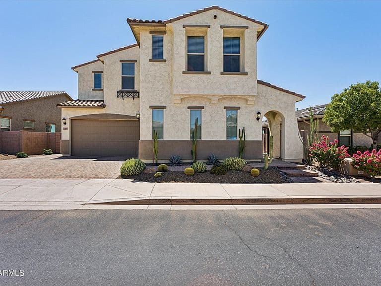 213 E BALAO Drive photo 3