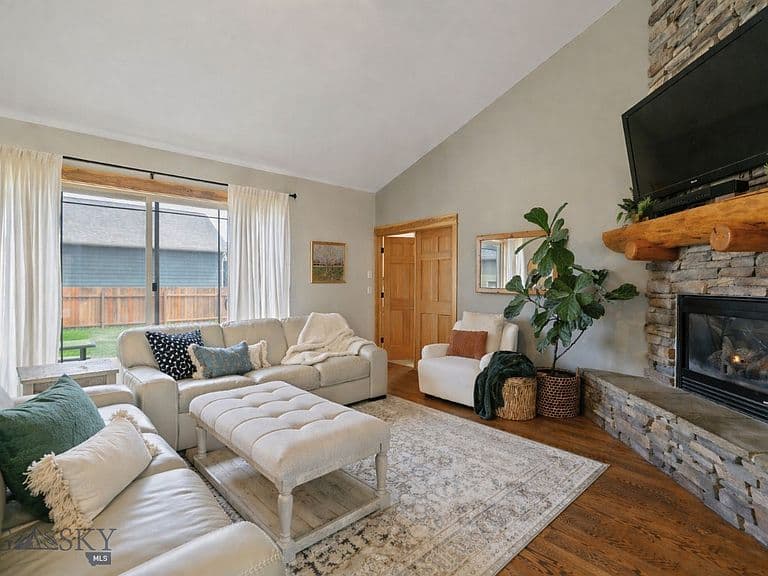 16 Harvester Ln photo 3