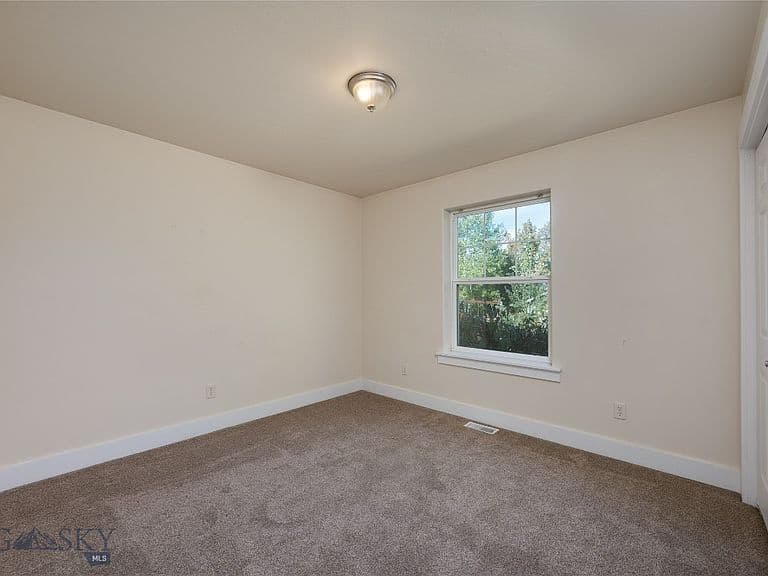 2945 Oliver St photo 3