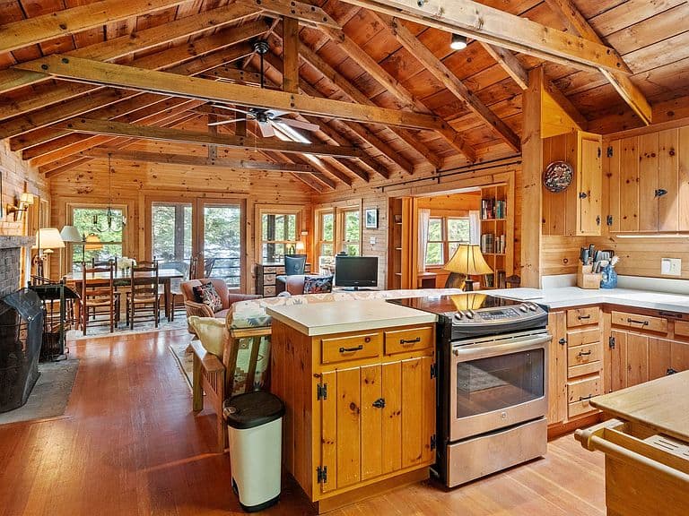 15 Hemlock Way photo 5