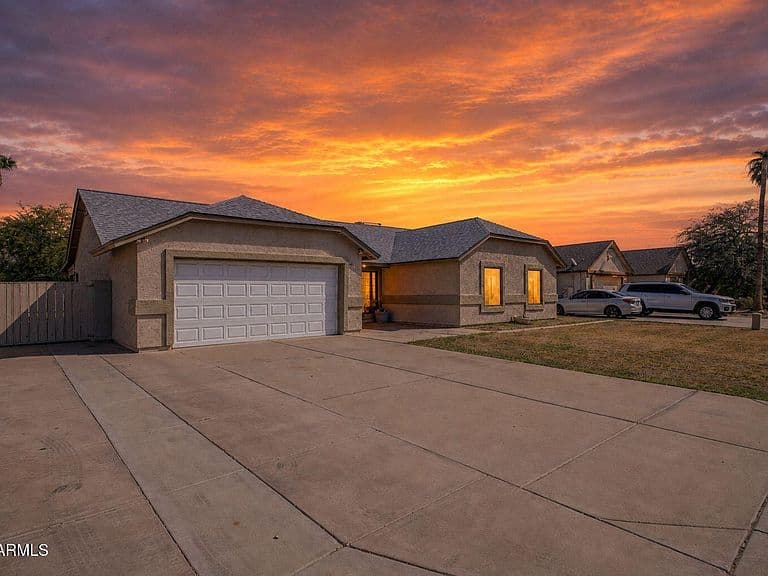 8708 W Townley Avenue photo 3
