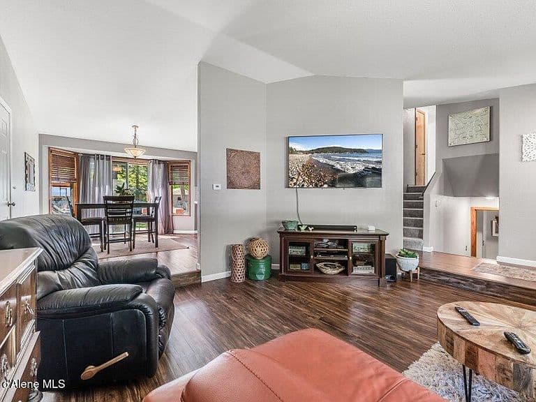 3800 N Trevino Dr photo 4
