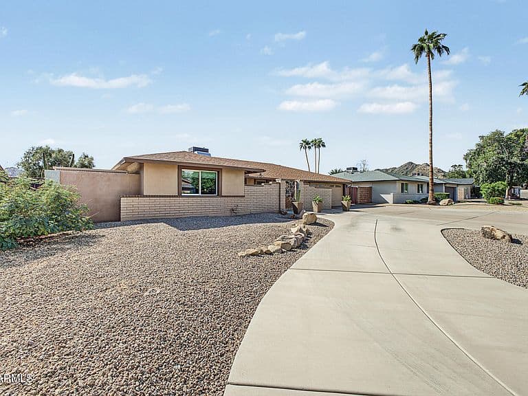 2647 E CANNON Drive photo 2