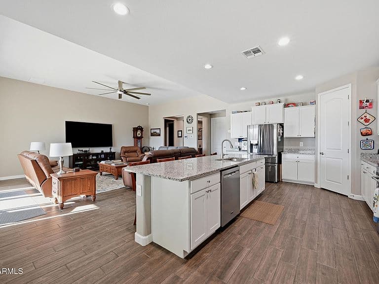37937 W Santa Monica Avenue photo 5