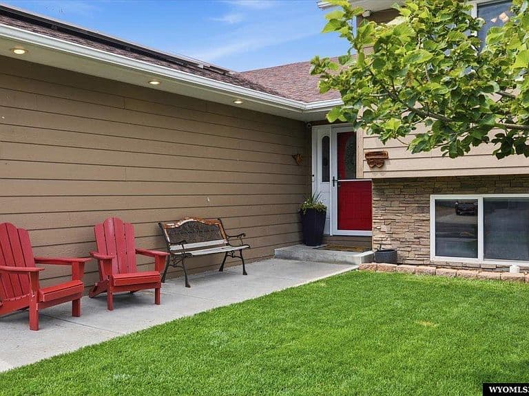 2252 Lexington Ave photo 2