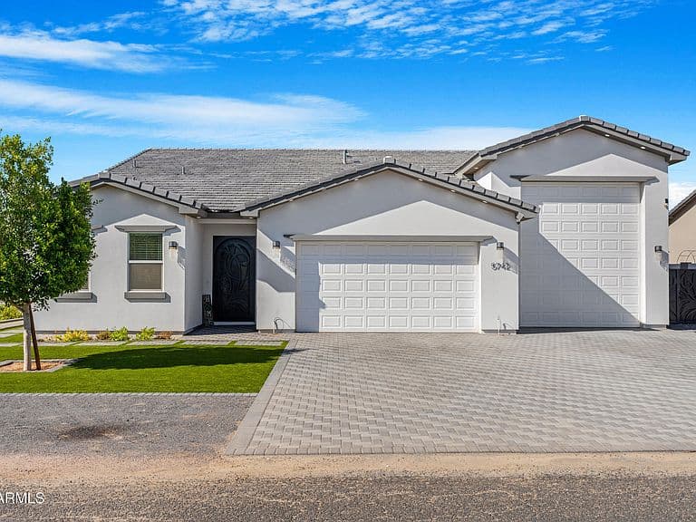 5742 E RED BIRD Lane E photo 2
