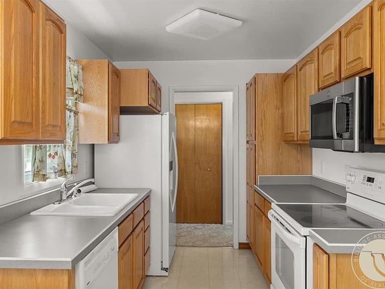 1813 Avenue E photo 4