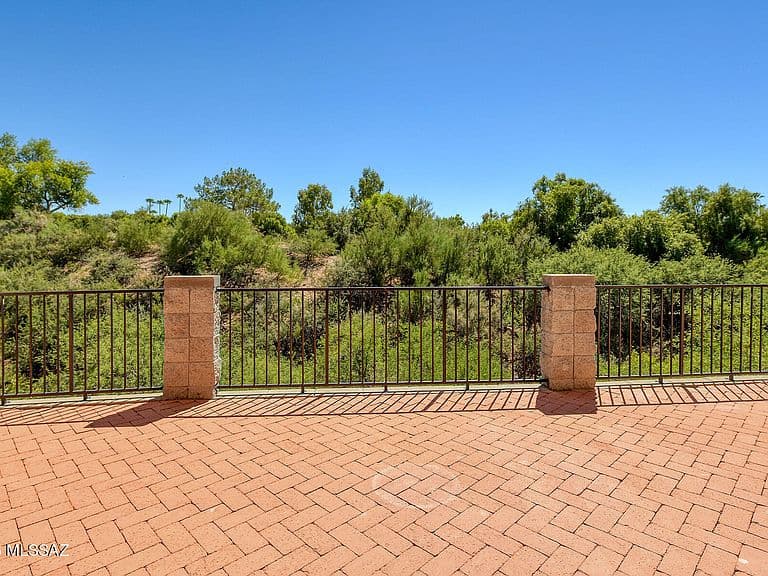 5084 E Calle Brillante photo 4