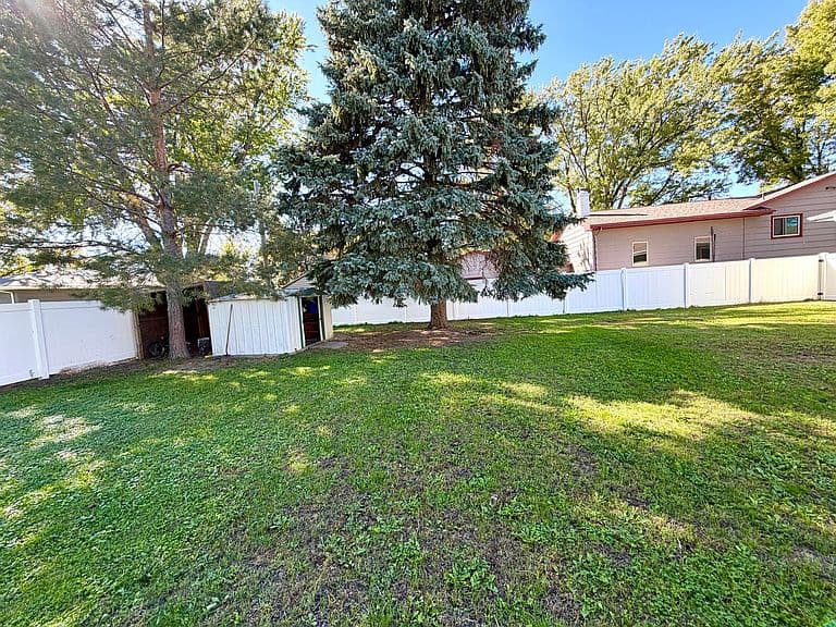1325 Palmer Pl photo 4