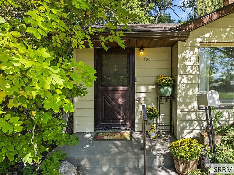 131 Beacon Dr photo 2