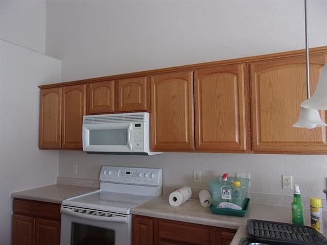 2363 Hillside Ct photo 2