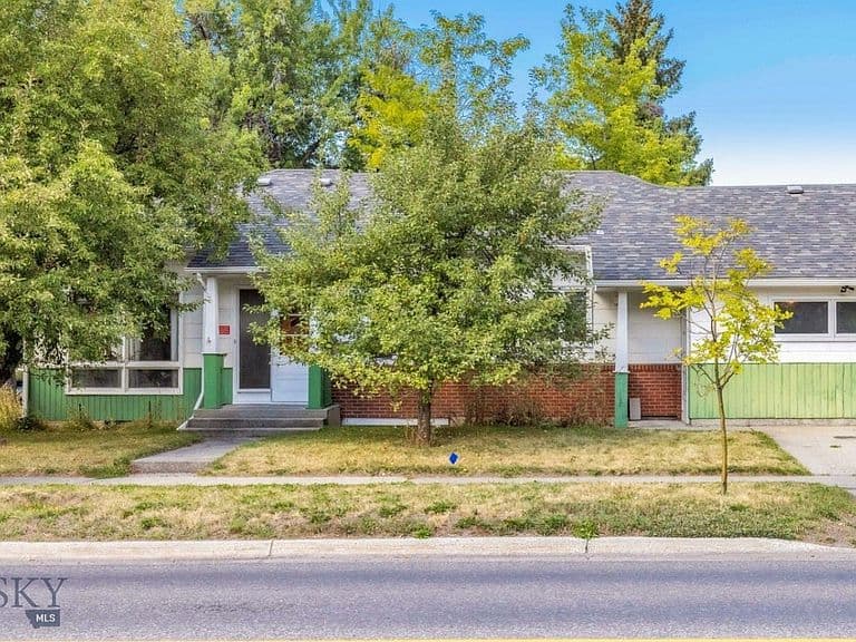 119 W College St photo 1