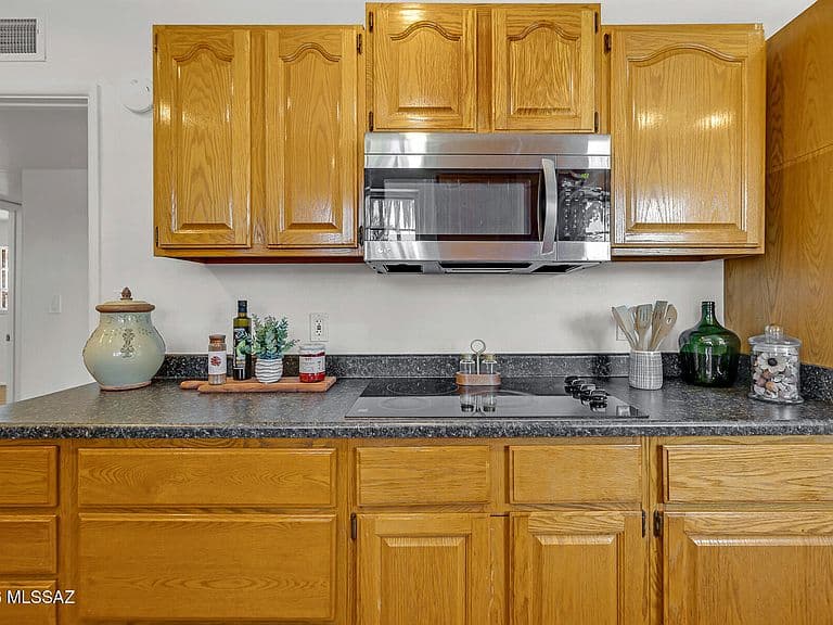 2758 N Warren Ave photo 4