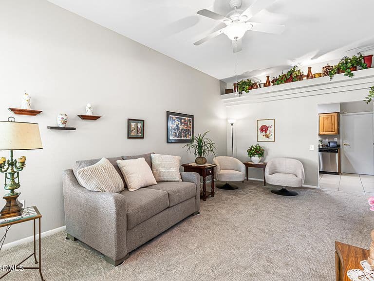 10016 W Hawthorn Drive photo 3