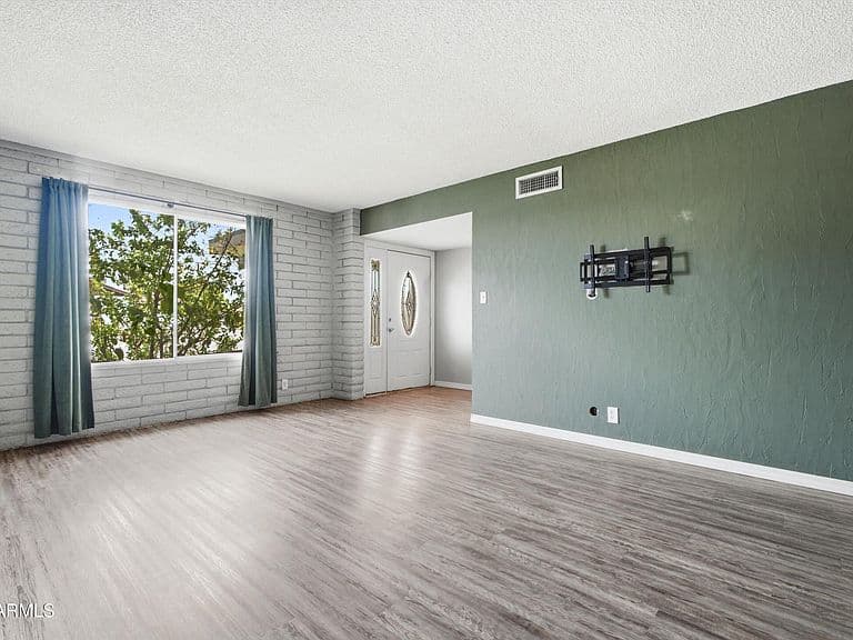 3101 W Ocotillo Road photo 5