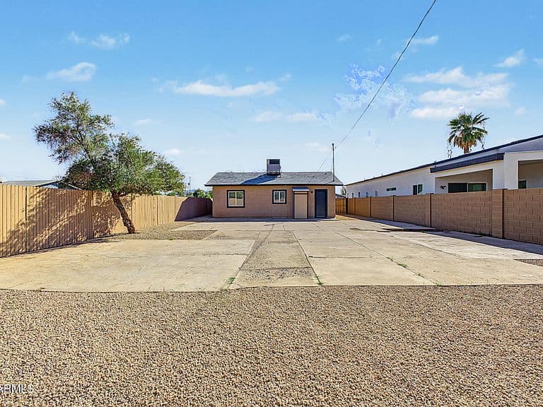 104 E KINDERMAN Drive photo 4