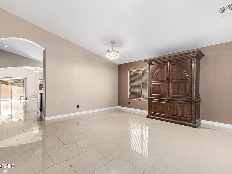 43427 W COURTNEY Drive photo 5