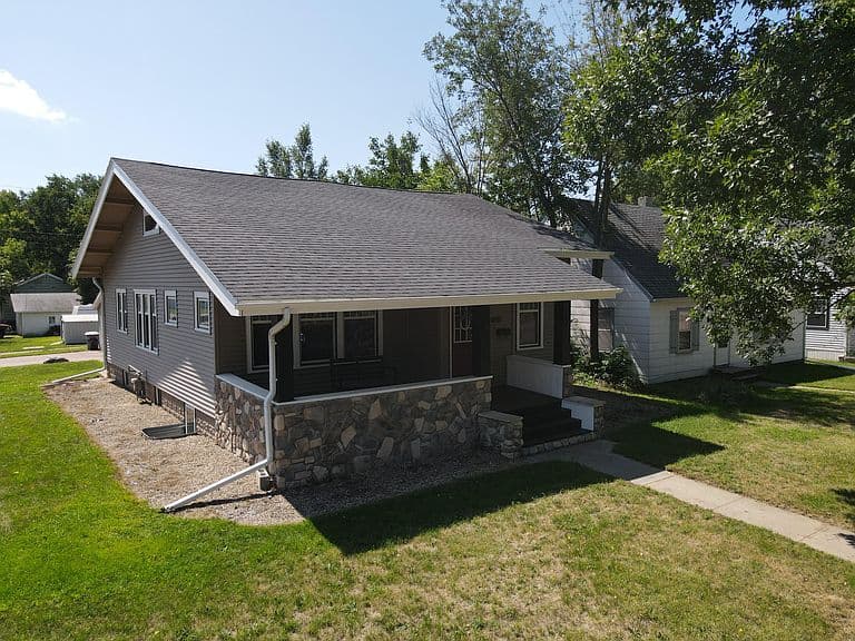 1037 E 3rd Ave photo 1
