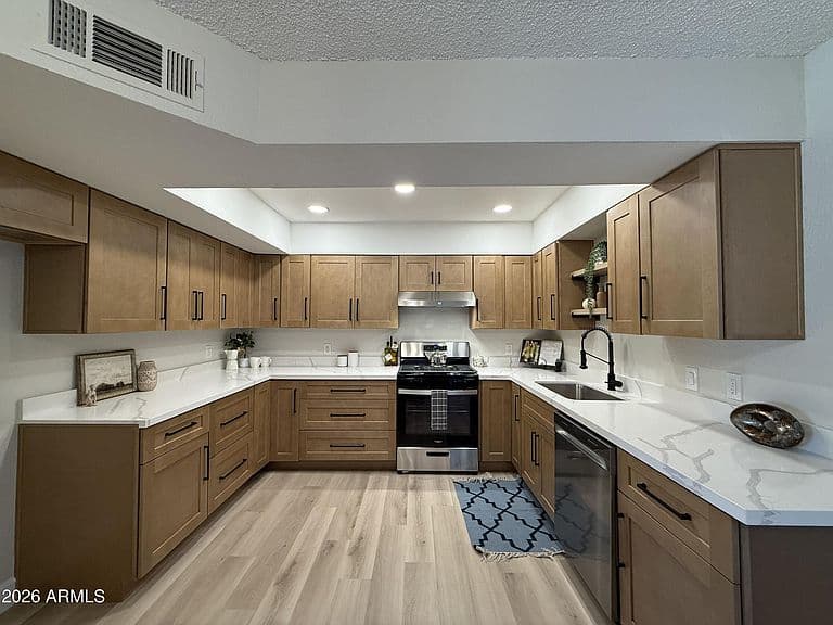 7415 W CHERYL Drive photo 4