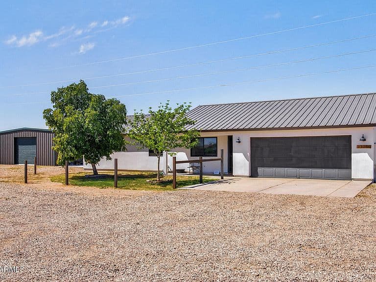 33250 N BRINLEE Lane photo 1