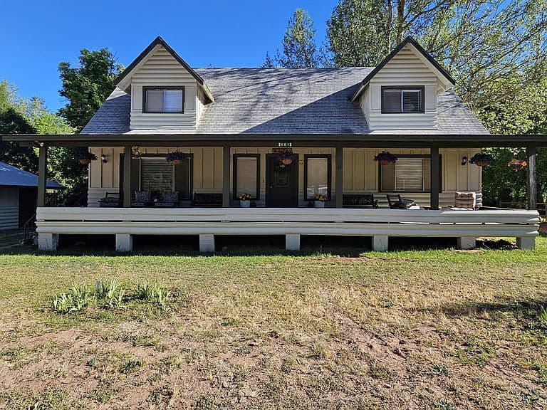 461 W Scott Dr photo 2