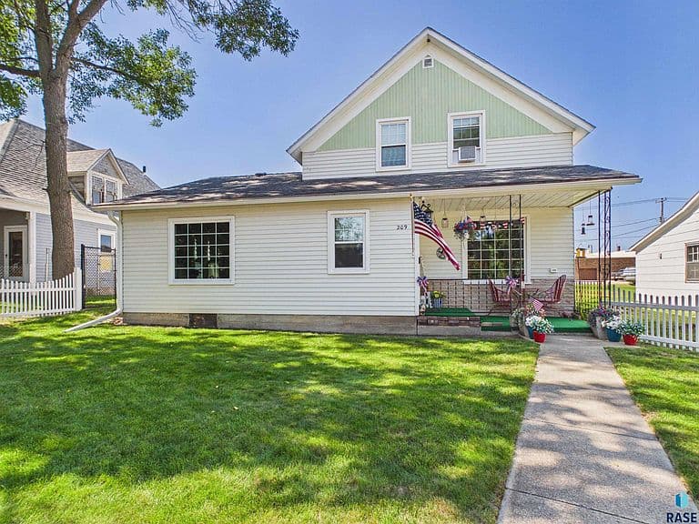 209 Joliet Ave SE photo 2