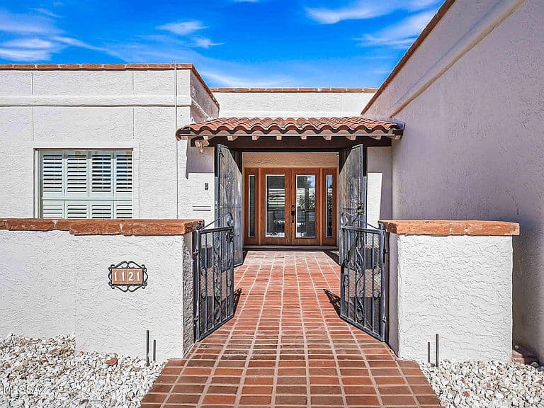 1121 N Abrego Dr photo 5