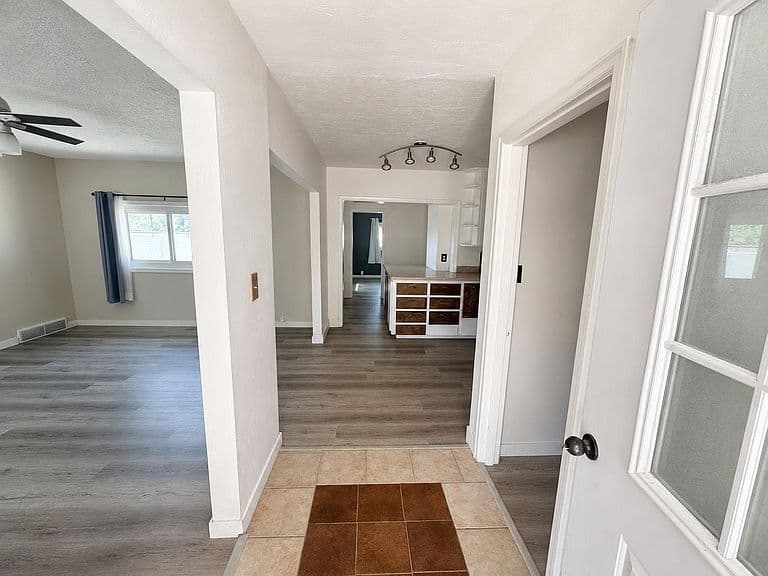 108 Horrocks Dr photo 3