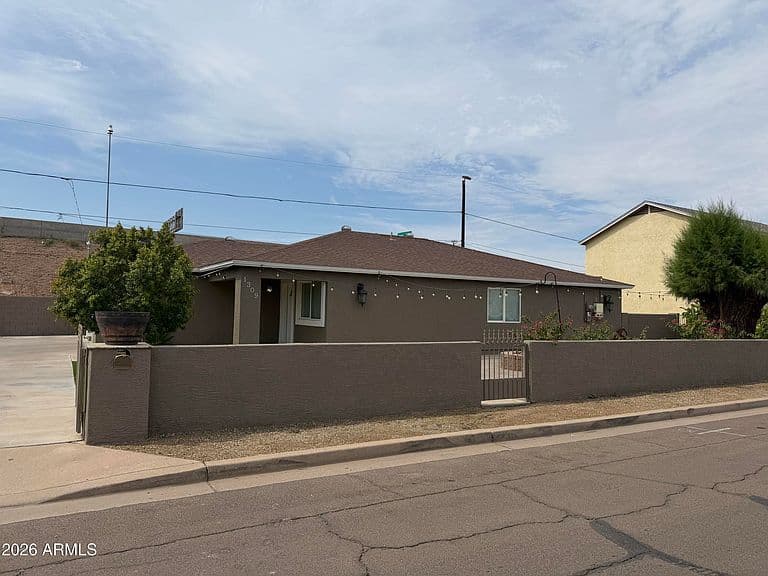 1309 W Apache Street photo 4