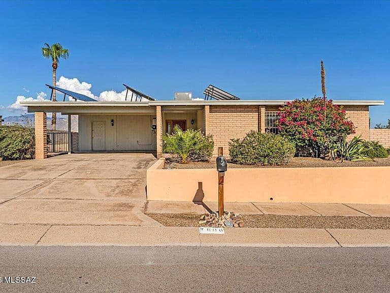 7800 N Nicole Pl photo 4